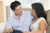 Rớt nước mắt khi chồng đưa tháng lương đầu tiên sau 17 năm 