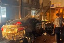 Giận vợ, PGĐ lao xe vào công ty giày da khiến 4 người thương vong
