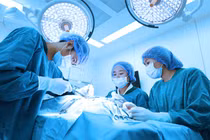 Giám đốc BV Chợ Rẫy: “Có bác sĩ bức xúc dao mổ rẻ, rạch 3 lần mới qua da người bệnh”