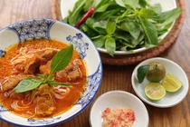 Đến Bạc Liêu thưởng thức món bún 'vừa ăn vừa khóc'