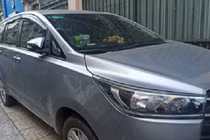 TPHCM: Đôi nam nữ “vặt” gương chiếu hậu ô tô trong chớp mắt