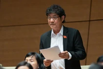 Tăng lương cơ sở có giữ chân được công chức, viên chức?