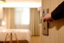 Vợ phản bội chồng vì anh bán thịt 'dẻo miệng' ở chợ