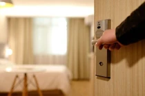 Vợ phản bội chồng vì anh bán thịt 'dẻo miệng' ở chợ