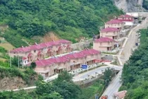 Làng vùng núi đổi đời, dân ở biệt thự, nhìn không nhận ra sau 30 năm