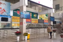 Bến xe Giáp Bát “nhiều hàng, thiếu khách” ngày giáp Tết