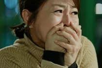 Đưa con đi tiêm phòng, vợ bất ngờ gặp cảnh gây phẫn uất