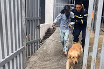 Công ty cáp điều khiển ở TP Thủ Đức cháy lớn, 1 phụ nữ mắc kẹt trong nhà vệ sinh