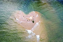 Cồn cát hình trái tim bên chân cầu Cổ Lũy