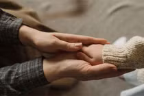 Chồng đòi bán nhà trả nợ cho em, lý do khiến vợ đau đớn