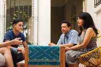 Không ngờ 6 tháng em tôi đi làm là bố bỏ tiền trả lương