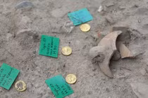 Tiền vàng 2.300 tuổi quý hiếm và những bình cổ chứa xương kì dị