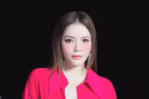 Có siêu xe 40 tỷ, sao Lý Nhã Kỳ phải đi taxi đến sự kiện?