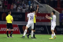 Nguyễn Văn Quyết bị phạt nặng: Thêm một vết gợn của V-League