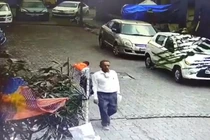 Video: Bị ô tô cán qua người, bé trai 3 tuổi sống sót thần kỳ