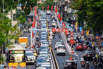  Cầu vượt chữ C ở Hà Nội vừa thông xe đã kẹt cứng