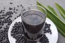 Nước đậu đen bổ dưỡng nhưng những người này nên tránh xa 