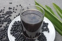 Nước đậu đen bổ dưỡng nhưng những người này nên tránh xa 