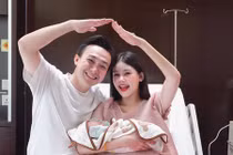 Lê Âu Ngân Anh rạng rỡ sau khi sinh con trai đầu lòng