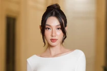 Lộ ảnh chụp cùng 2 “tú ông”, Hoa hậu Thùy Tiên phản ứng gì?