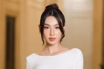 Lộ ảnh chụp cùng 2 “tú ông”, Hoa hậu Thùy Tiên phản ứng gì?