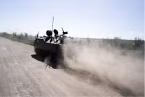 Tốc độ phản công của Ukraine chậm lại, Nga chuyển trọng tâm tấn công tên lửa