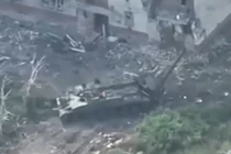 Video: Xem UAV Ukraine đốt cháy cối tự hành Nga gần Bakhmut