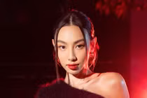 Hoa hậu Thùy Tiên lên tiếng về ảnh chụp cùng 2 “tú ông”