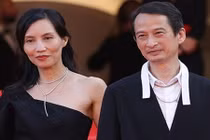 Đạo diễn Trần Anh Hùng cùng vợ con xuất hiện trên thảm đỏ Cannes