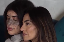 Video: Những cô gái bạch tạng, bị sắc tố da thành người mẫu 