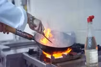 Bỏ ngay 5 thói quen nấu ăn tăng nguy cơ bệnh ung thư 