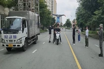 Vụ Quốc Cơ - Quốc Nghiệp chạy xe máy quay video quảng cáo: Nhiều công ty tham gia