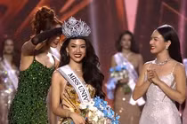 4 hoa hậu vướng ồn ào đi bar, hút “bóng cười“