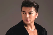 Phẫu thuật phải bỏ “show”: Đàm Vĩnh Hưng thất thu kha khá?