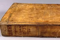 Cuốn sách bìa làm bằng da người được tìm thấy trong thư viện Harvard