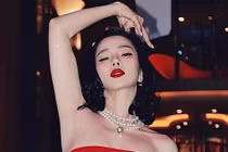 Chị đẹp Lệ Quyên mất bình tĩnh