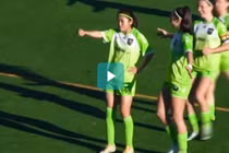 Huỳnh Như ăn mừng bàn đá phạt với điệu nhảy "See tình"