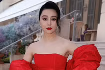 Phạm Băng Băng khoe vai trần gợi cảm ở Cannes 2023