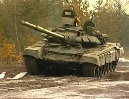 Xem xe tăng, binh lính Nga tập trận rầm rộ gần Ukraine