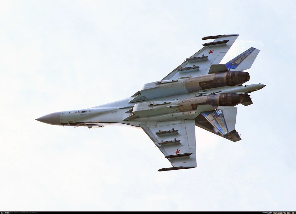 Theo dõi phi công Trung Quốc bay Su-35 ở Nga