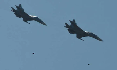 Hé mở lần đầu tiên VN ném bom thông minh KAB-500