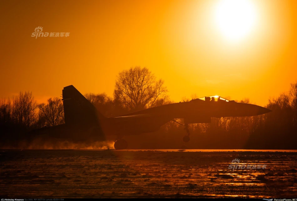 Cận cảnh lô tiêm kích Su-35 Nga chuyển cho Trung Quốc