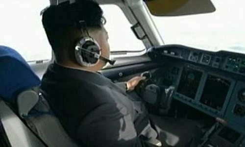 Ảnh nóng: nhà lãnh đạo Triều Tiên Kim Jong-un lái chuyên cơ