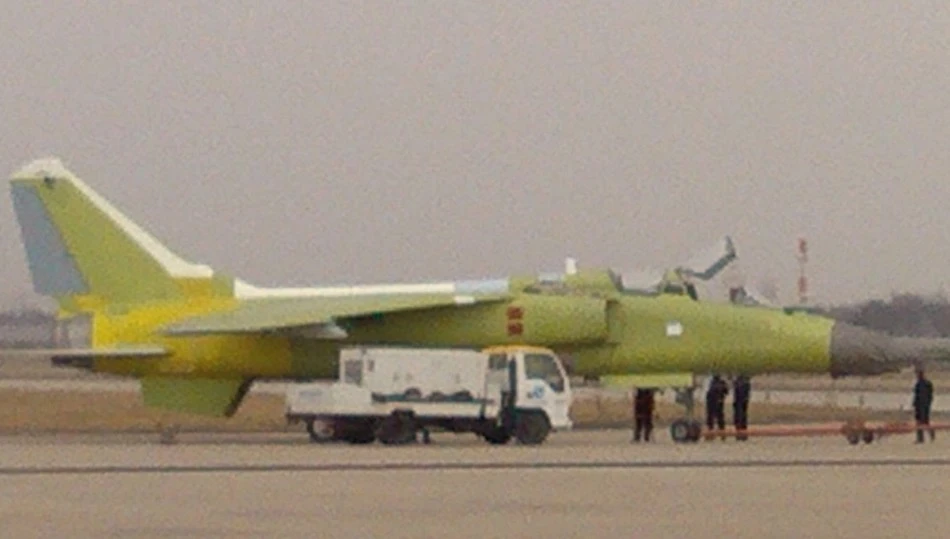 Lộ diện tiêm kích bom JH-7B nguy hiểm của Trung Quốc