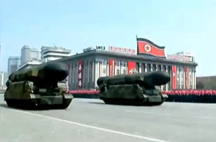 Bí ẩn dàn tên lửa đạn đạo Triều Tiên duyệt binh