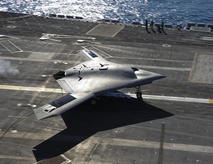 Xem UAV X-47B cất hạ cánh trên tàu sân bay thứ 2