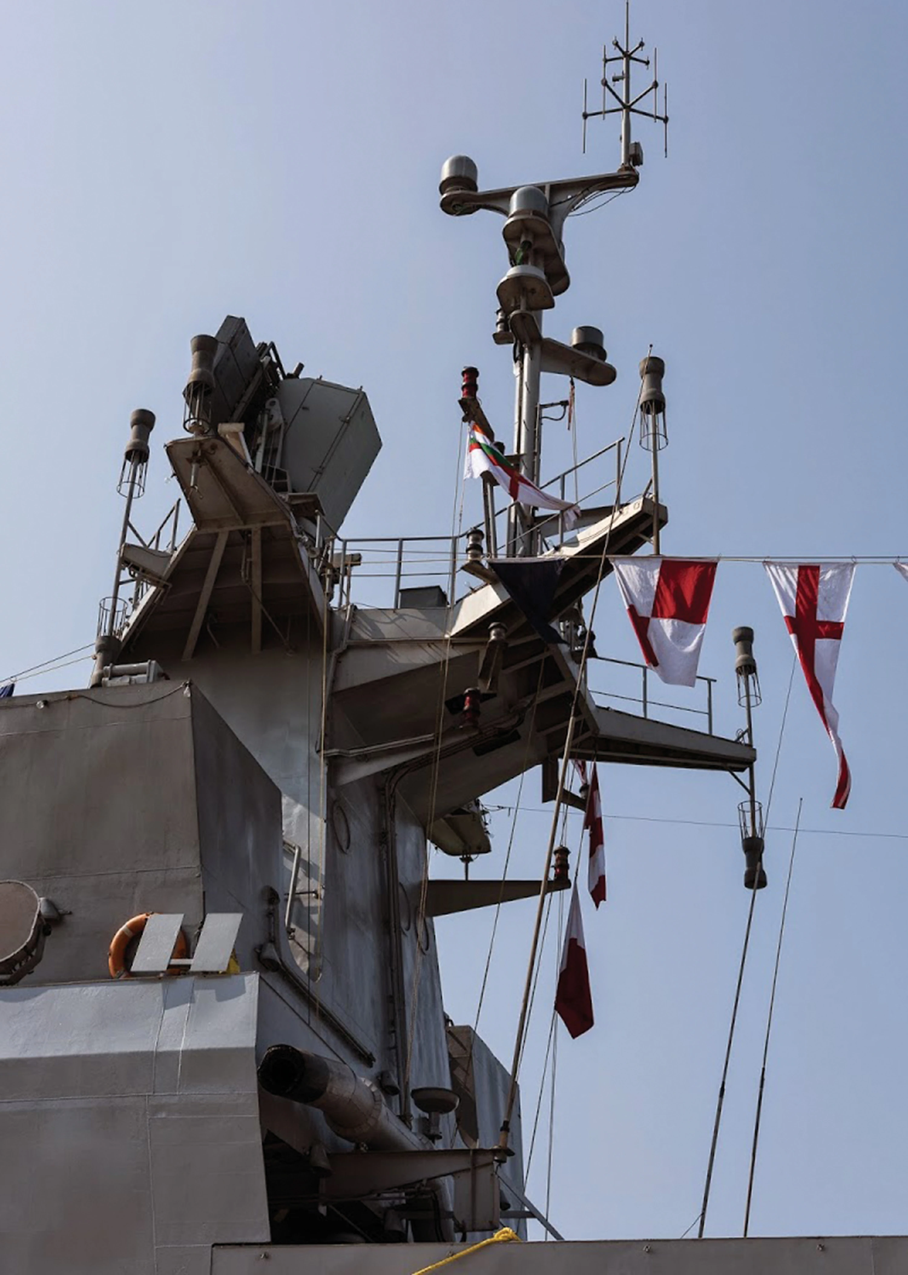 Khám phá tàu hộ vệ săn ngầm Ấn Độ mới trang bị