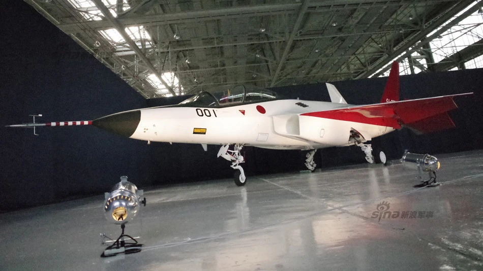 Cận cảnh tiêm kích tàng hình đầu tiên của Nhật Bản