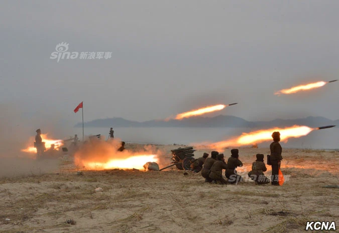 Mục kích nữ quân nhân Triều Tiên tập trận đánh đảo