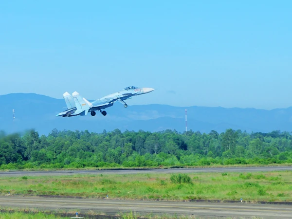 Chiêm ngưỡng tiêm kích Su-27/30 Việt Nam đồng loạt xuất kích